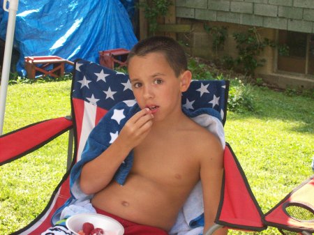 Thomas Chillin and eating 4th of July 2008