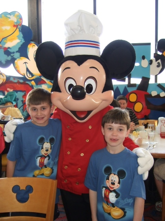 Justin and Ryan at Chef Mickey's Disney World