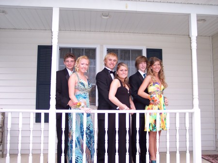 Stephanie and her friends before the Prom.