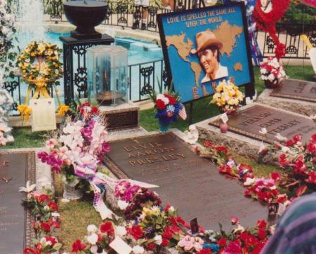 The King's grave at Graceland.