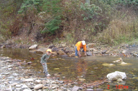 jimmy n jimmy playin in creek