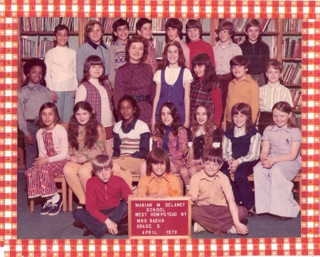 Liza Salonia's album, class photo Mrs Baehr 1972-73