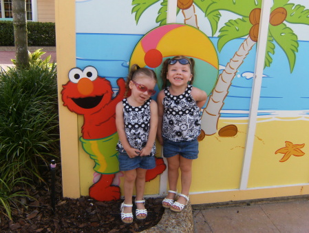 Alexis and Alyze at Seaworld