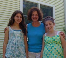 Amanda, Aunt Sally and Amber july 4 2009