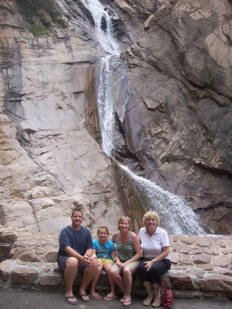 Lavonne with daughter and family in Colo.