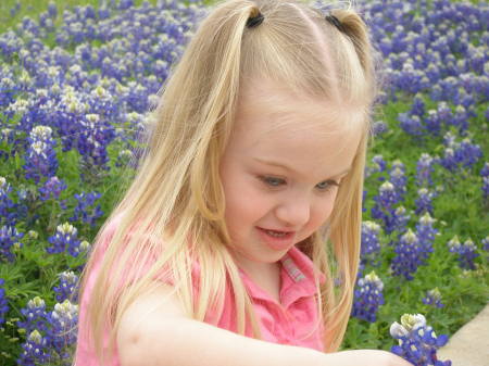 Kayleigh and bluebonnets