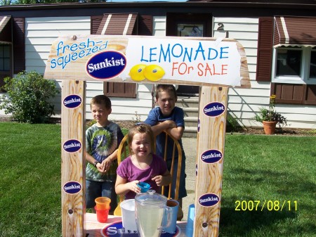 Grandchildren and lemonade stand