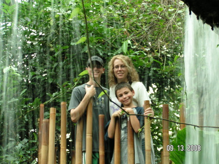 jo and boys at omaha zoo