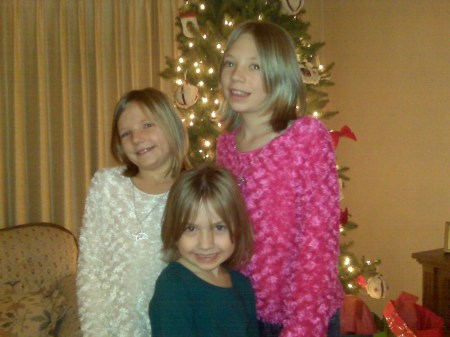 Lindsey, Brittany & Morgan x-mas 2008