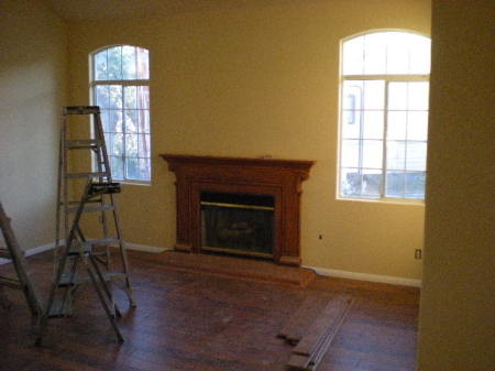 Living room w/hardwood floors