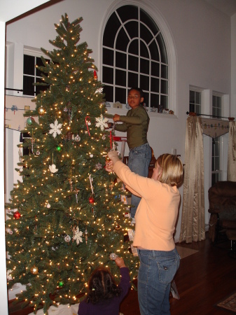 family decorating the xmas tree