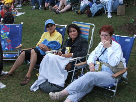 Julia, Juli & Mom - Duck festival