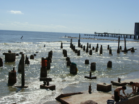 all that remains of Hooters, Galveston