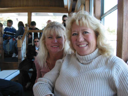 ROBIN AND ROBYN IN ARROWHEAD THEY'RE HOME