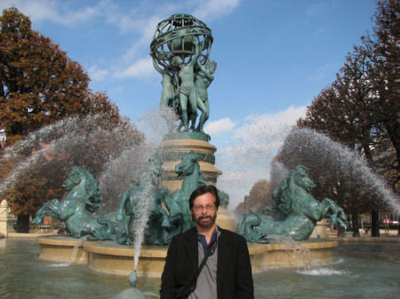 Larry in Paris (Oct 2008)