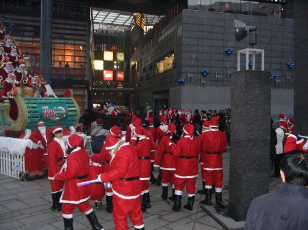 2008 Shanghai Santa02