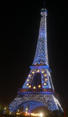 Eiffel Tower with all lights a twinklin