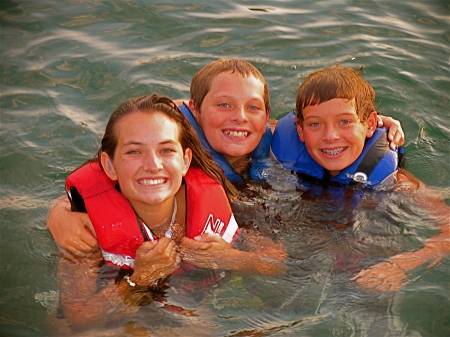 Kids waterskiing in California - Bass Lake