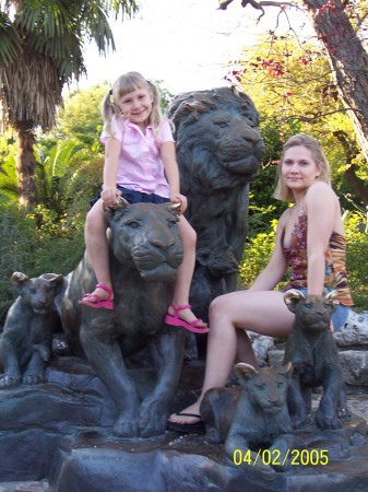 Aimee & Melissa at the zoo