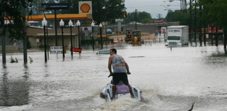 Main St, Belton