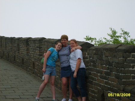 Diane and girls at the Great wall