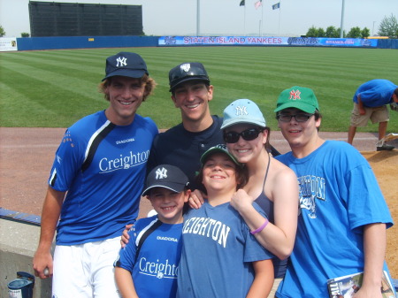 Kids with SI Yankee Pat Venditte