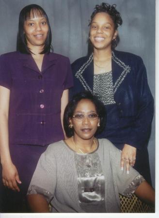Two daughters and Wife, Von, Bonnie, Tina