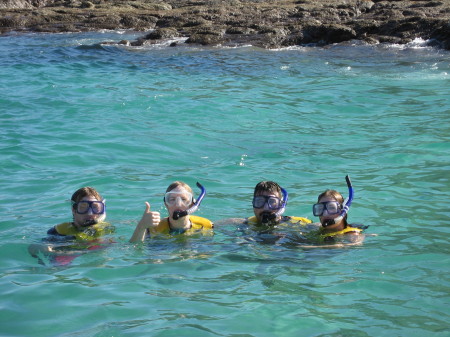 Snorkling in Cabo with the family