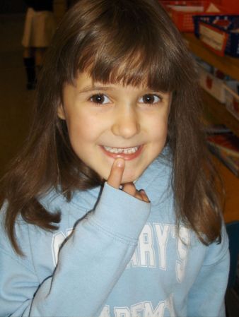 Delaney finally lost her 1st tooth, Jan '09