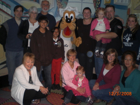 Disneyland - Goofy's kitchen  12-03-08