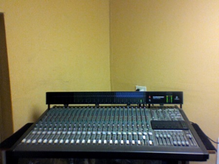 MY FIRST MIXING CONSOLE 48 CHANNEL