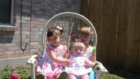 Alexis, Kaylin & Arianna Easter 2009