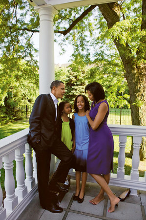 The Obama family relaxing on their porch!!
