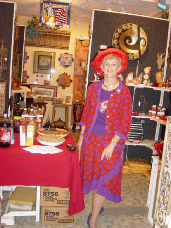 Queen Mum, Red Hat Society Chapter