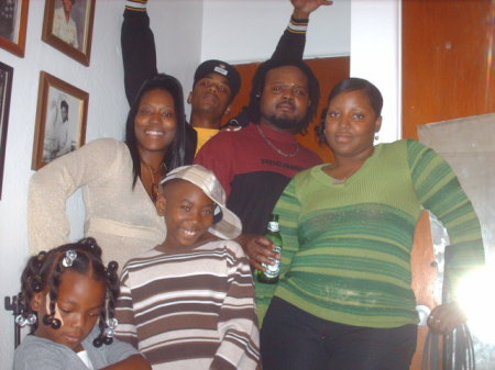 Tammia, cousins, son trevon, Dominique, PT