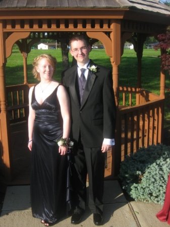 Son Tyler and girlriend Prom 09