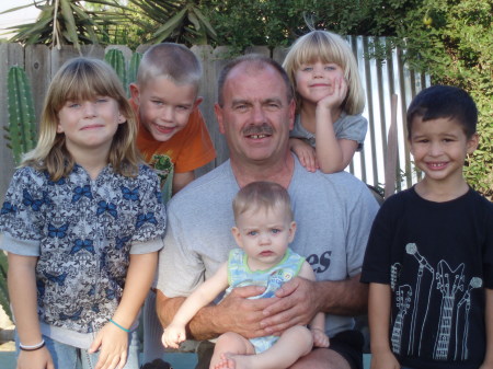 Bob with grandkids '08