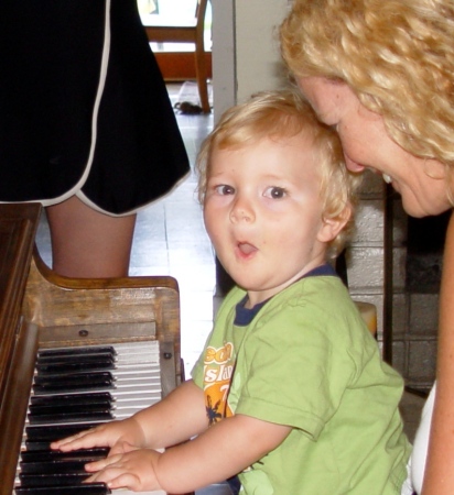 Keaton plays piano 232
