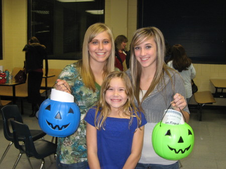 Kaila, Ashlyn and Jeri vollyball awards night