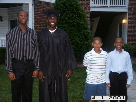 JUNIOR'S GRADUTION FROM NCCU (09)