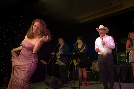 CBS News Anchor Sings With His Country Band