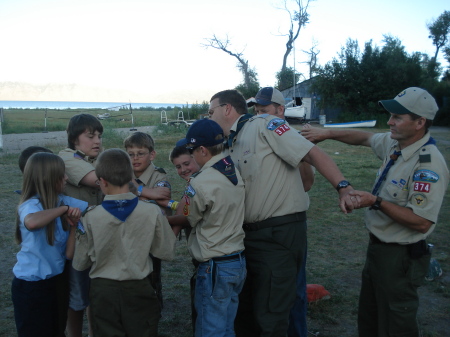 Scouts in the "Human Knot"