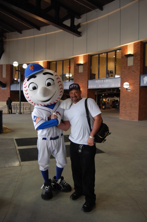 ME AND MR.MET AT THE NEW CITIFIELD