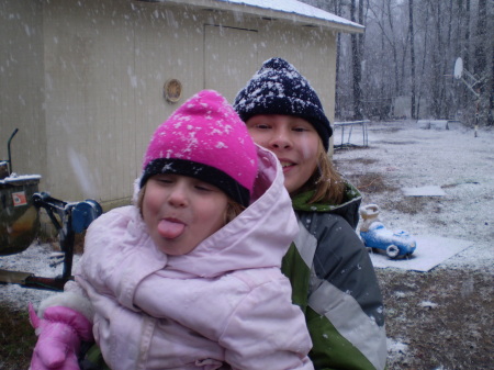 isabella and hunter in the snow 09