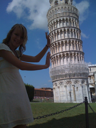 Megan holding up leaning tower of Pisa