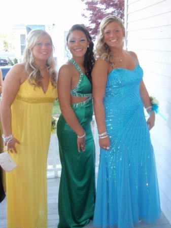 The Girls all ready for there Jr. Prom