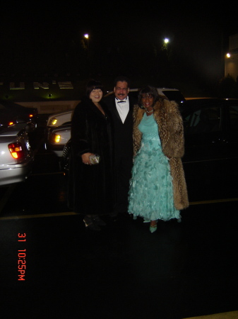 Glenda, Bob & Kymett arriving at party!