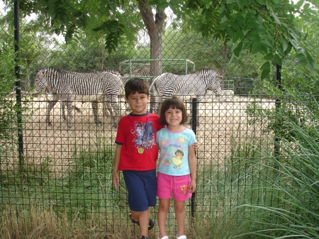 Kyle and Lara, my kid, at the zoo!