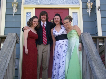 taylors prom date and friends