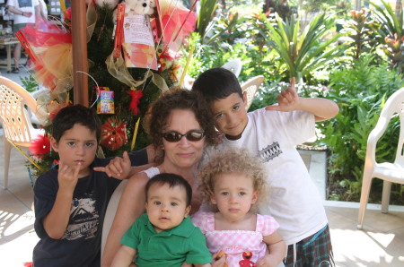 Nana, Jhett, Duke, Kainoa and Maiya